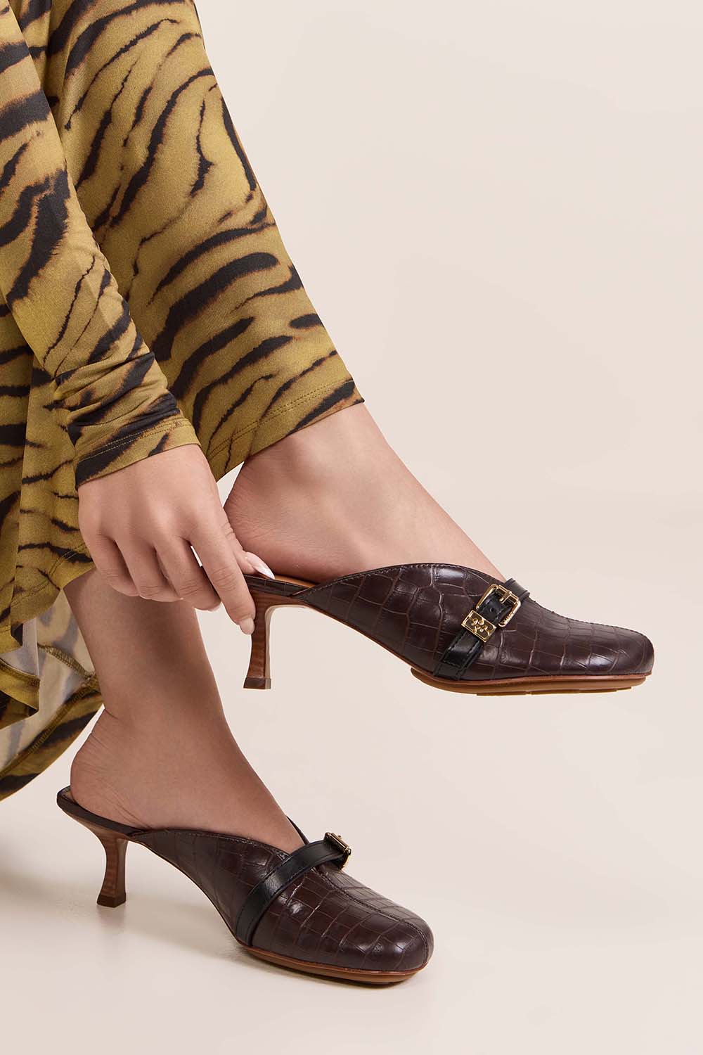 נעלי מיולס עקב